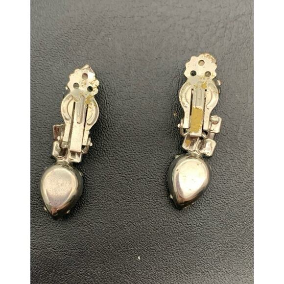 Vintage Glows Green Blue Rhinestone Faux Sapphire Blue Clip On Earrings - Picture 5 of 6